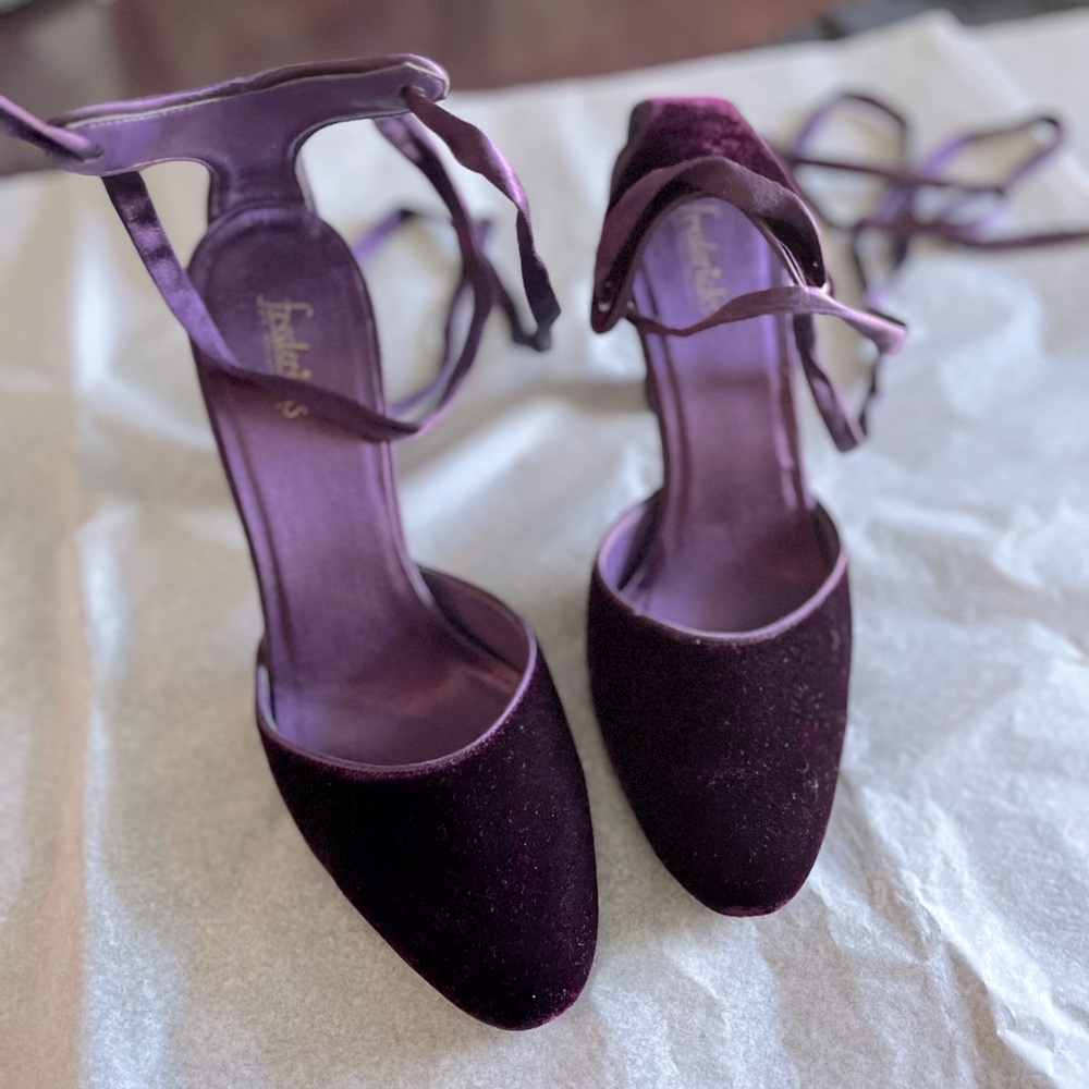 Purple Velvet with satin leg wrap. Gently used, good condition.